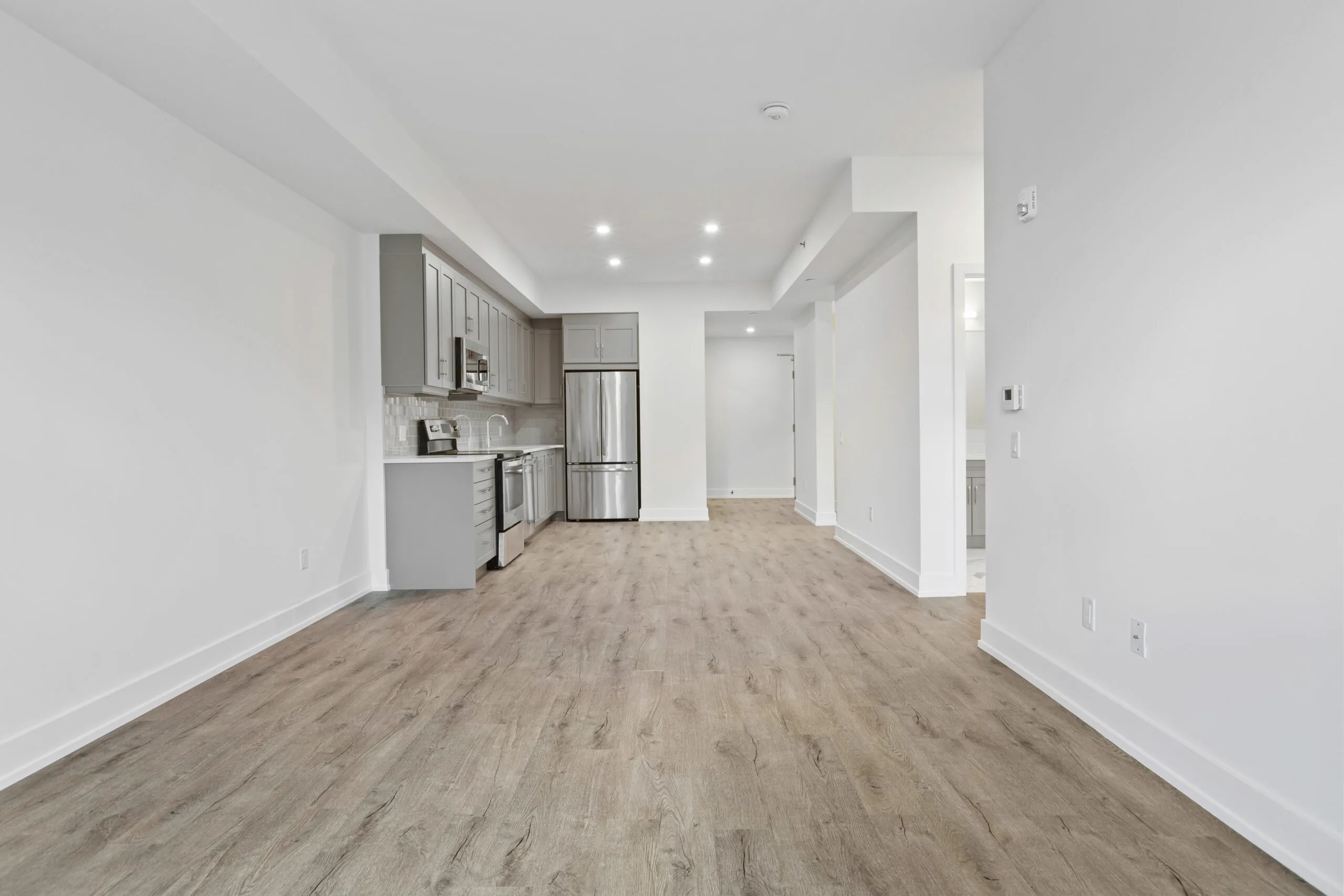 Modern open-plan room with SPC flooring